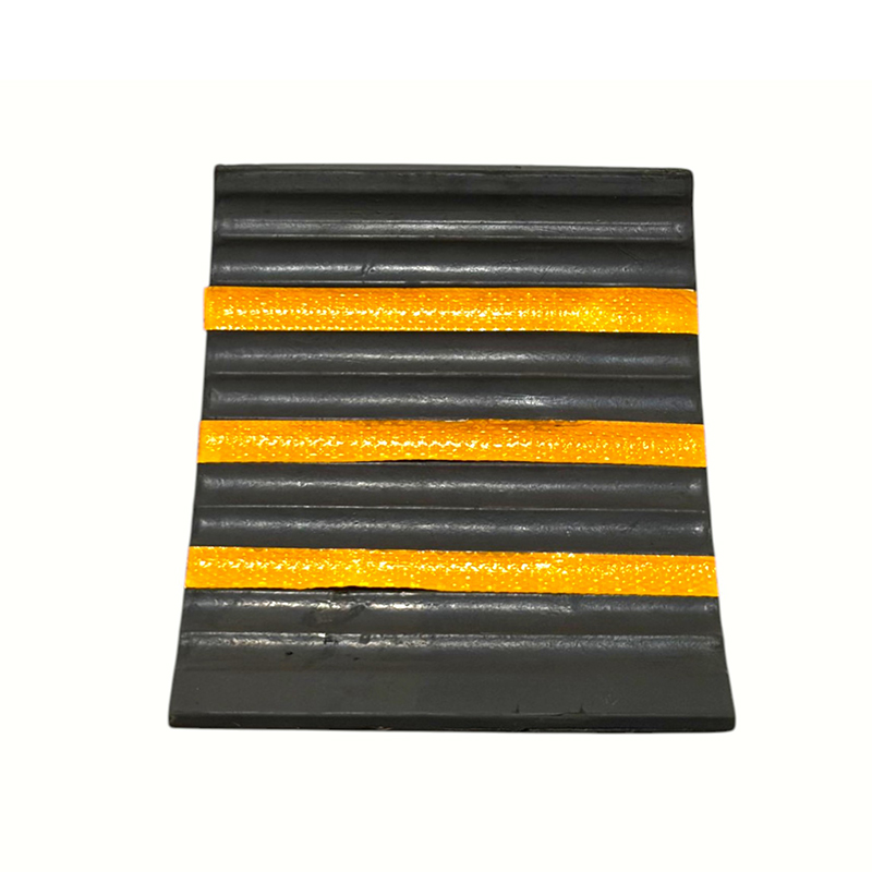 Triangular Reinforced Anti-Slip Rubber Wheel Stops (na may Integrated Handle)