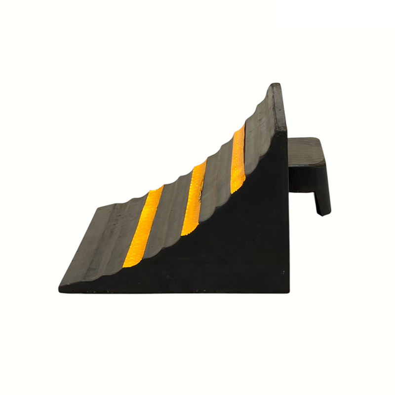 Triangular Reinforced Anti-Slip Rubber Wheel Stops (na may Integrated Handle)