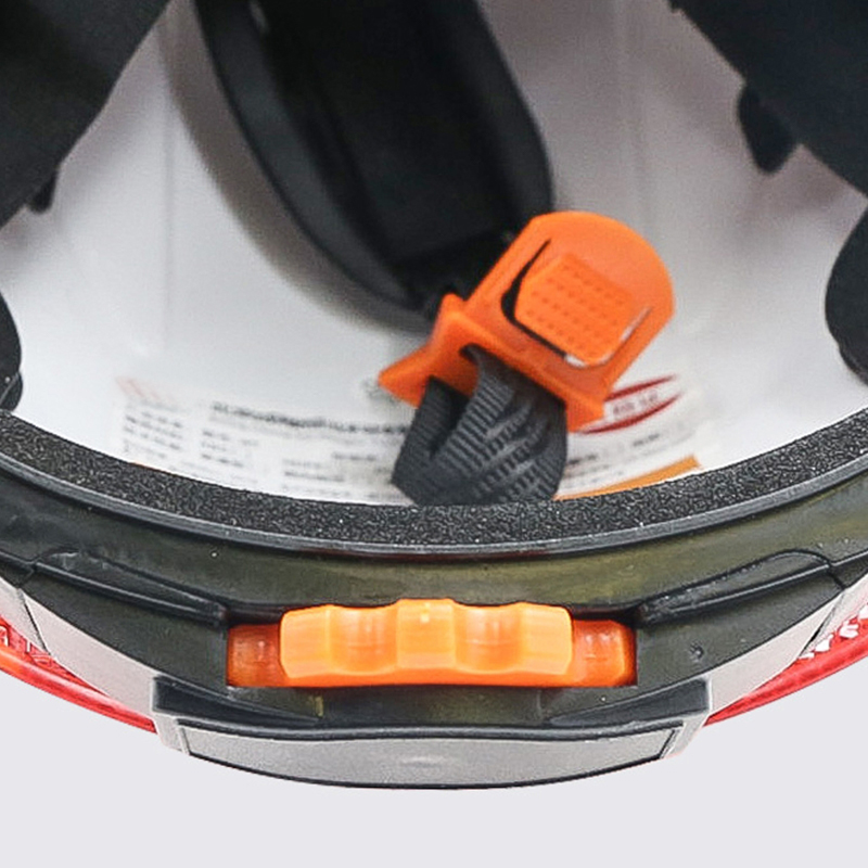 Goggles helmet na may Integrated Retractable Visor