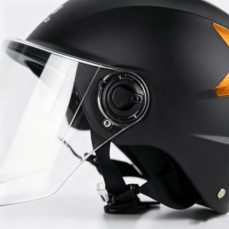 Utility Riding Helmet na may Integrated Eye Protection